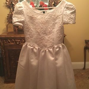 White Child’s Dress Size 6; First Communion, Flower Girl, Party Dress.